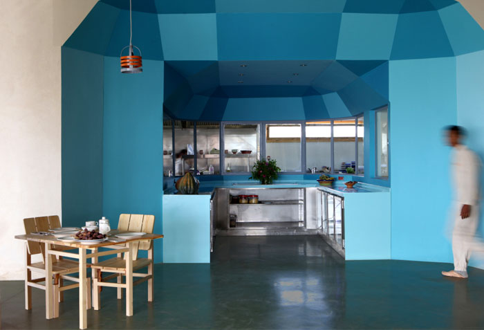 tủ bếp màu xanh cho không gian nhỏ 1